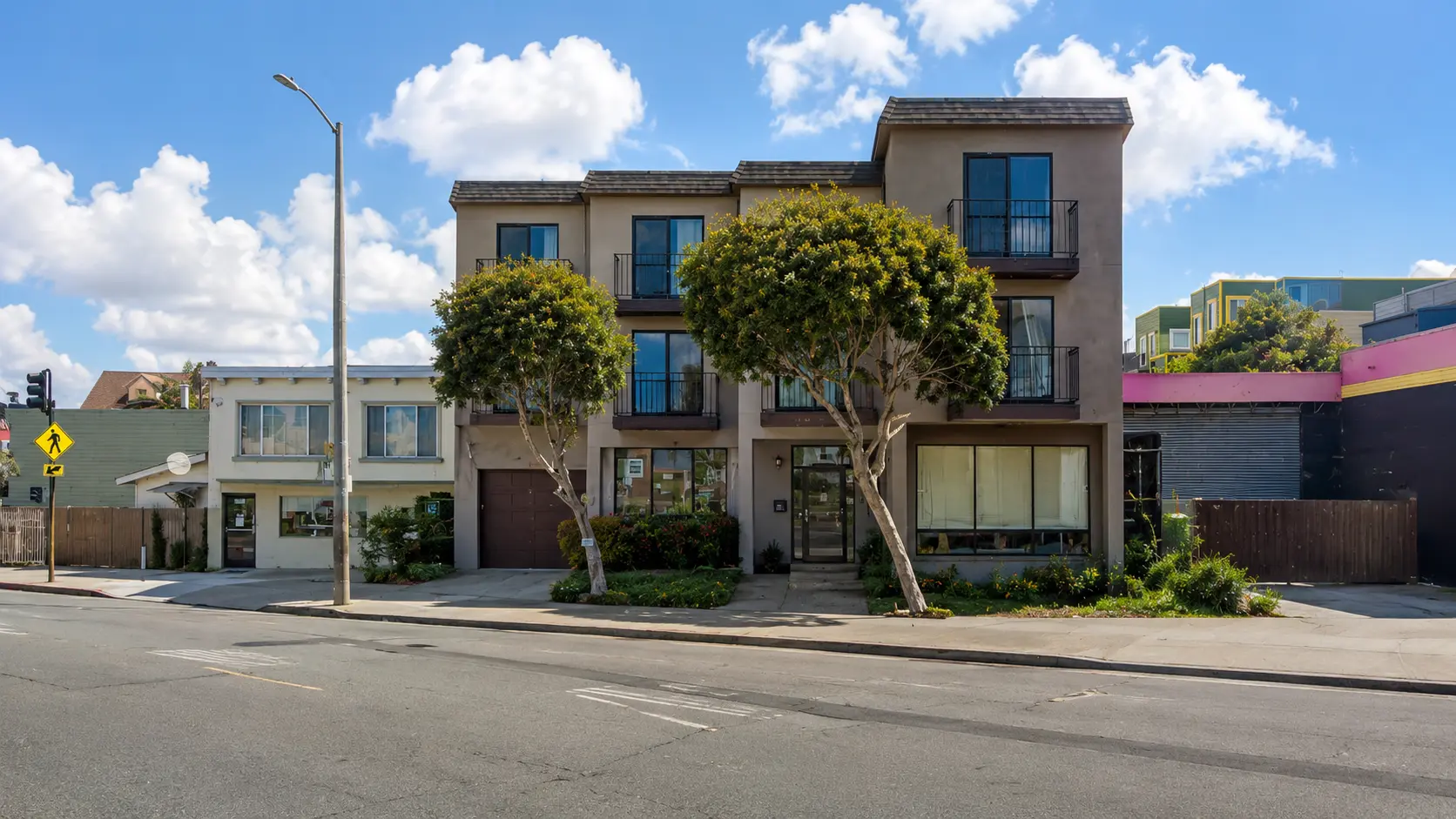 4221 Mission St
